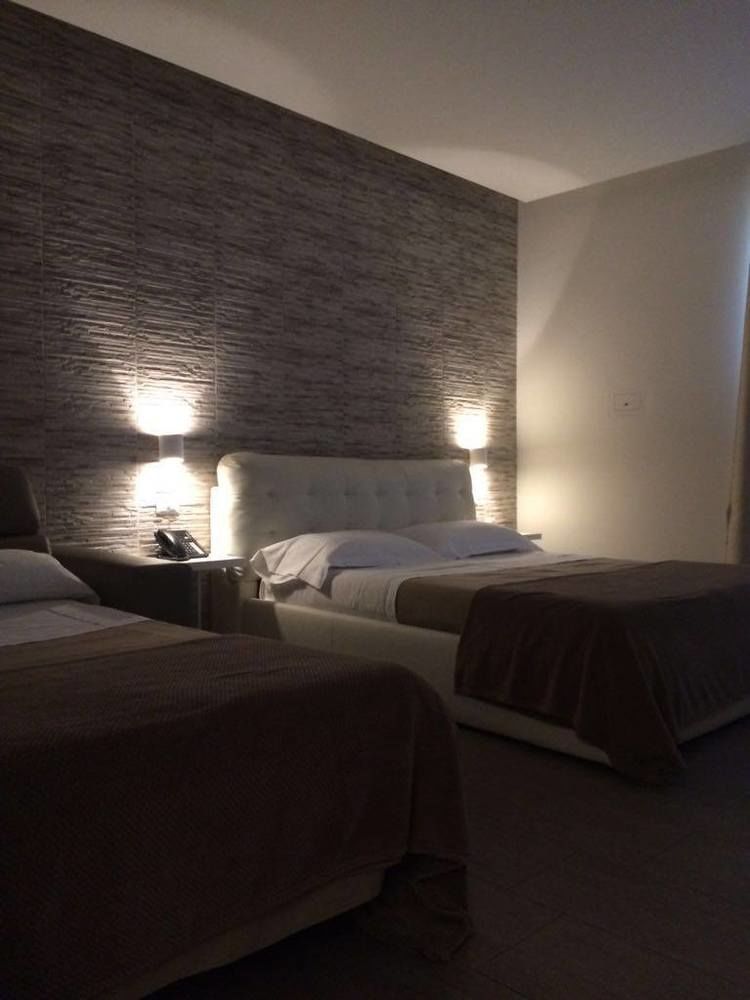 Domus Castroni Pompeo Magno Bed & Breakfast 3*
